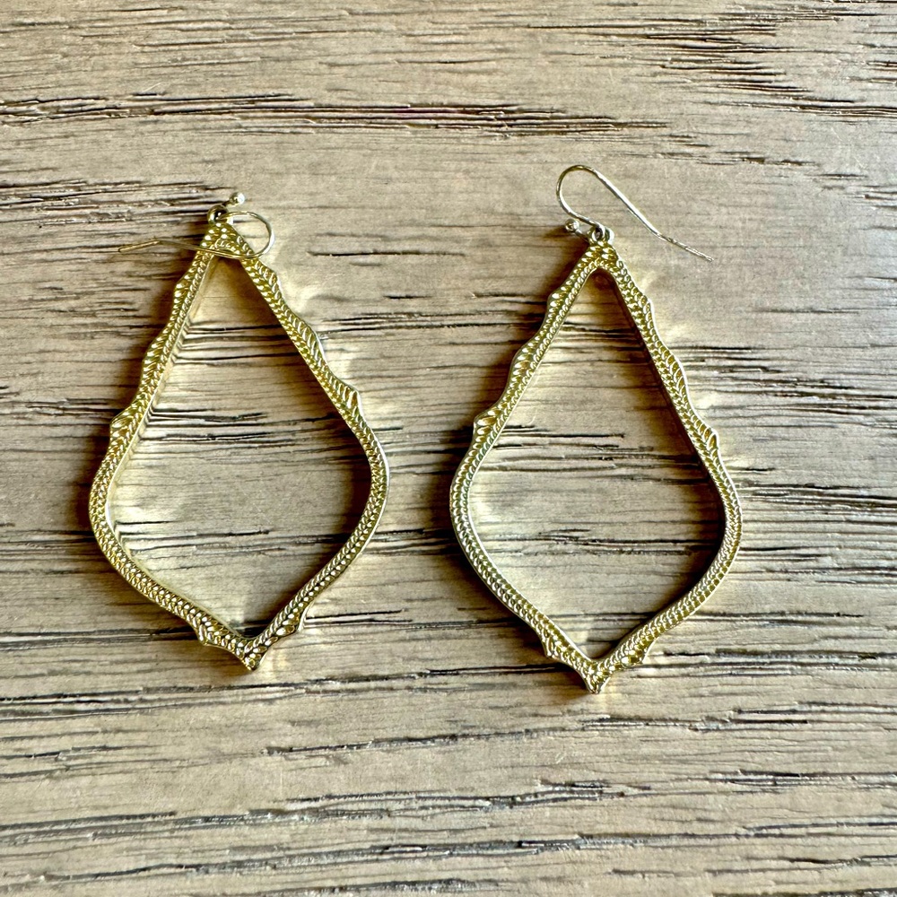 Good Kendra Scott earrings